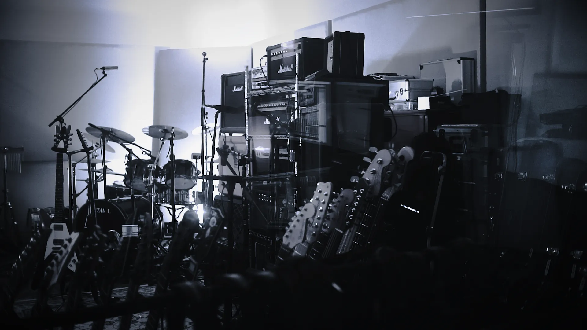 Expaz Studios — live room with instruments and amps