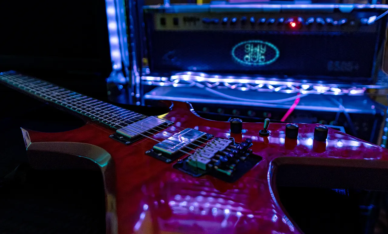 BC Rich Warlock restaurée — micros Fishman Fluence Modern, push-pulls, pontets en inox, bloc en laiton